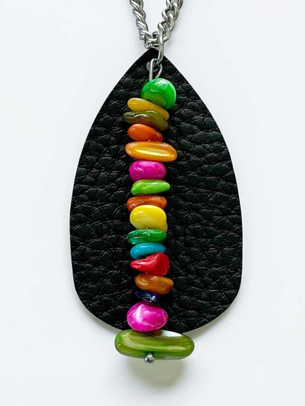 🆕 Gemstones and Faux Leather Pendant Necklace